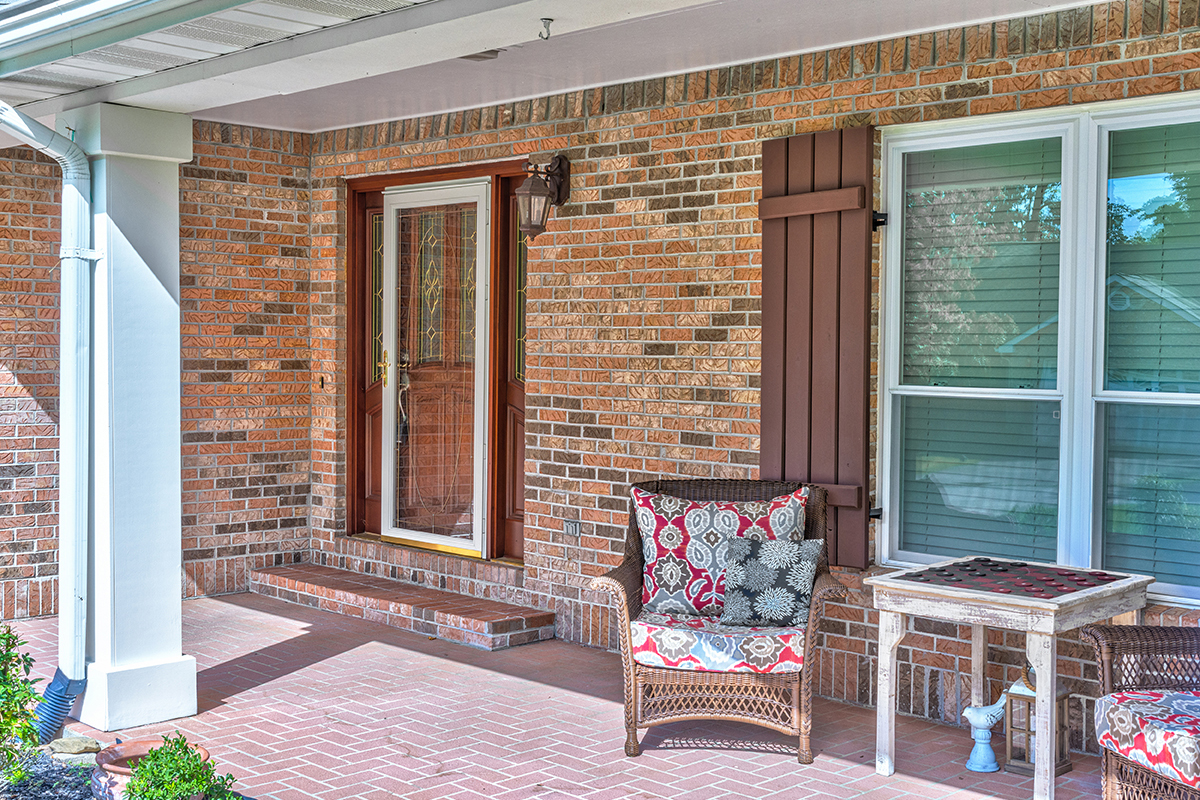 a home that is experiencing the benefits of a storm door